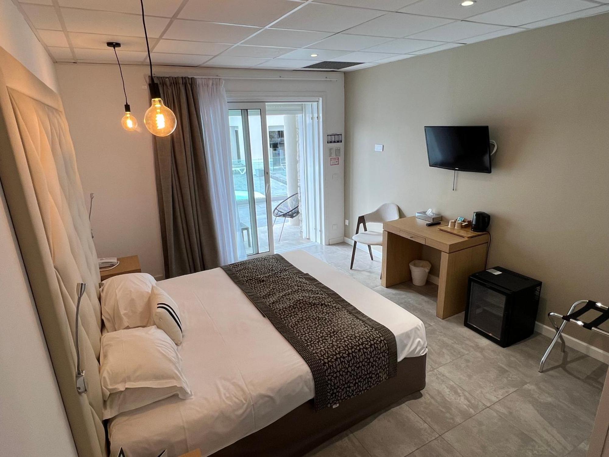 Hotel Revellata & Spa กาลวี ภายนอก รูปภาพ