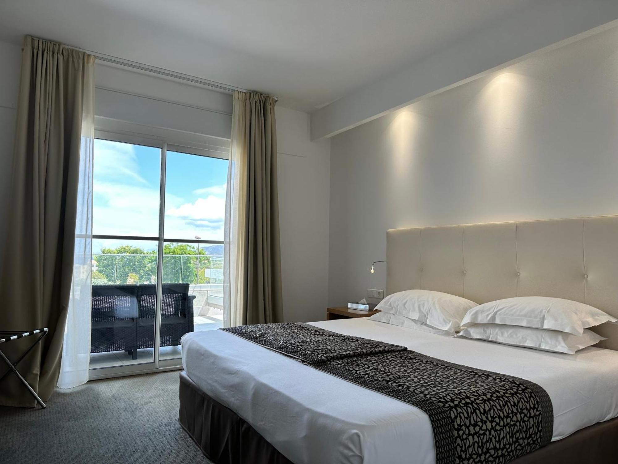 Hotel Revellata & Spa กาลวี ภายนอก รูปภาพ