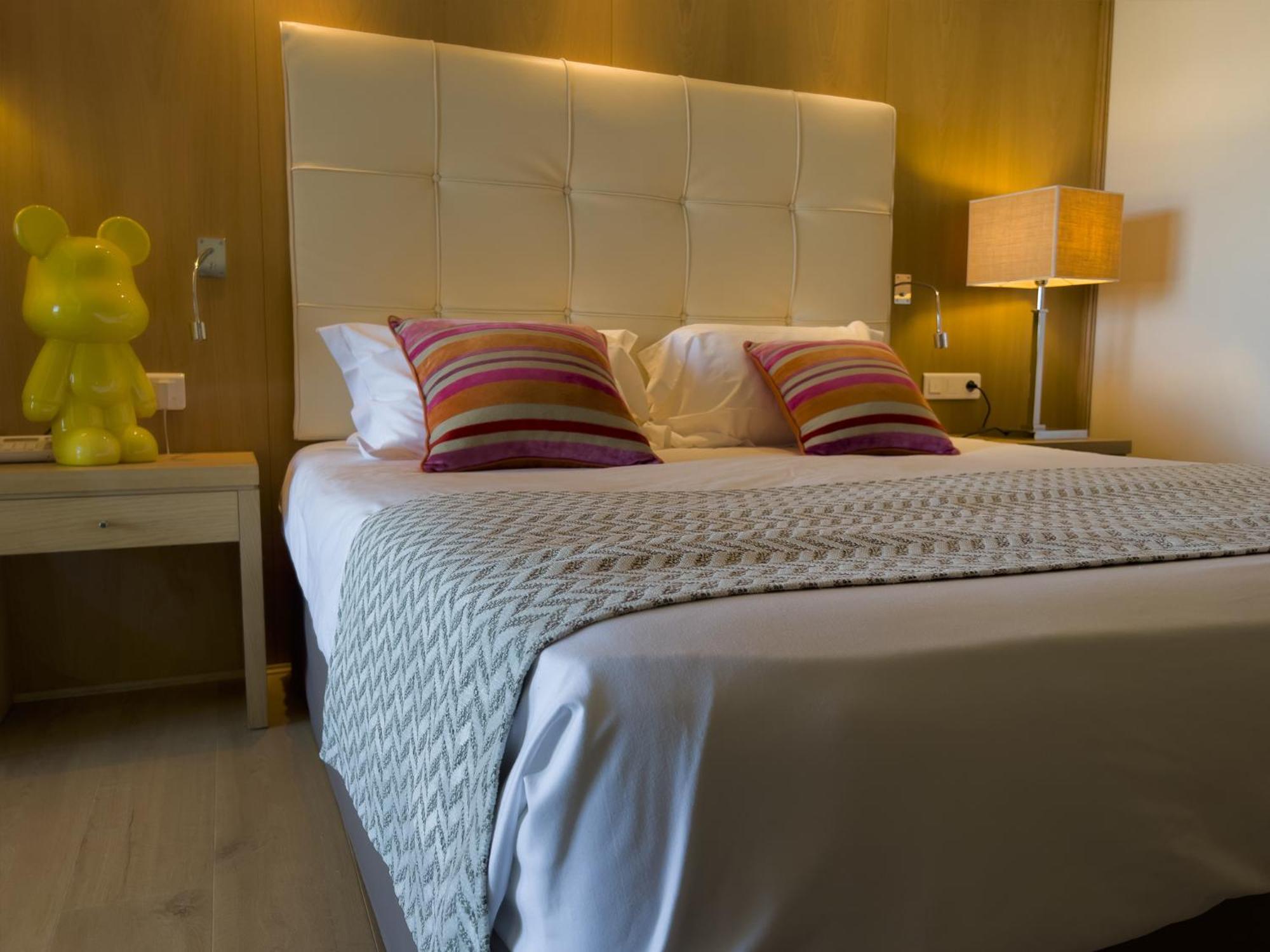 Hotel Revellata & Spa กาลวี ภายนอก รูปภาพ